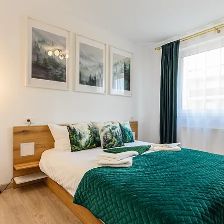 Mountain Views Urban Plaza