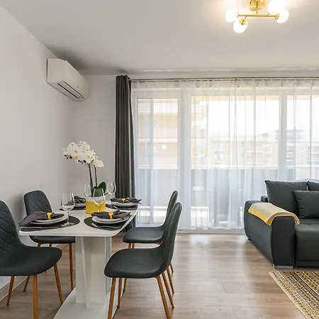 Mountain Views Urban Plaza Apartment