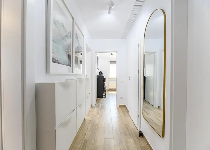 Apartment Mountain Views Urban Plaza