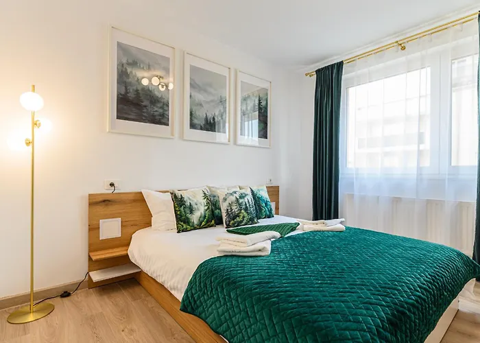 Mountain Views Urban Plaza