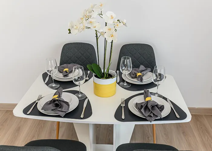 Mountain Views Urban Plaza